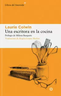UNA ESCRITORA EN LA COCINA
